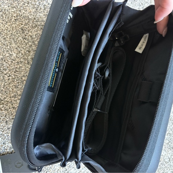 “NEW” Ridge Hardshell Sling - Picture 7 of 8